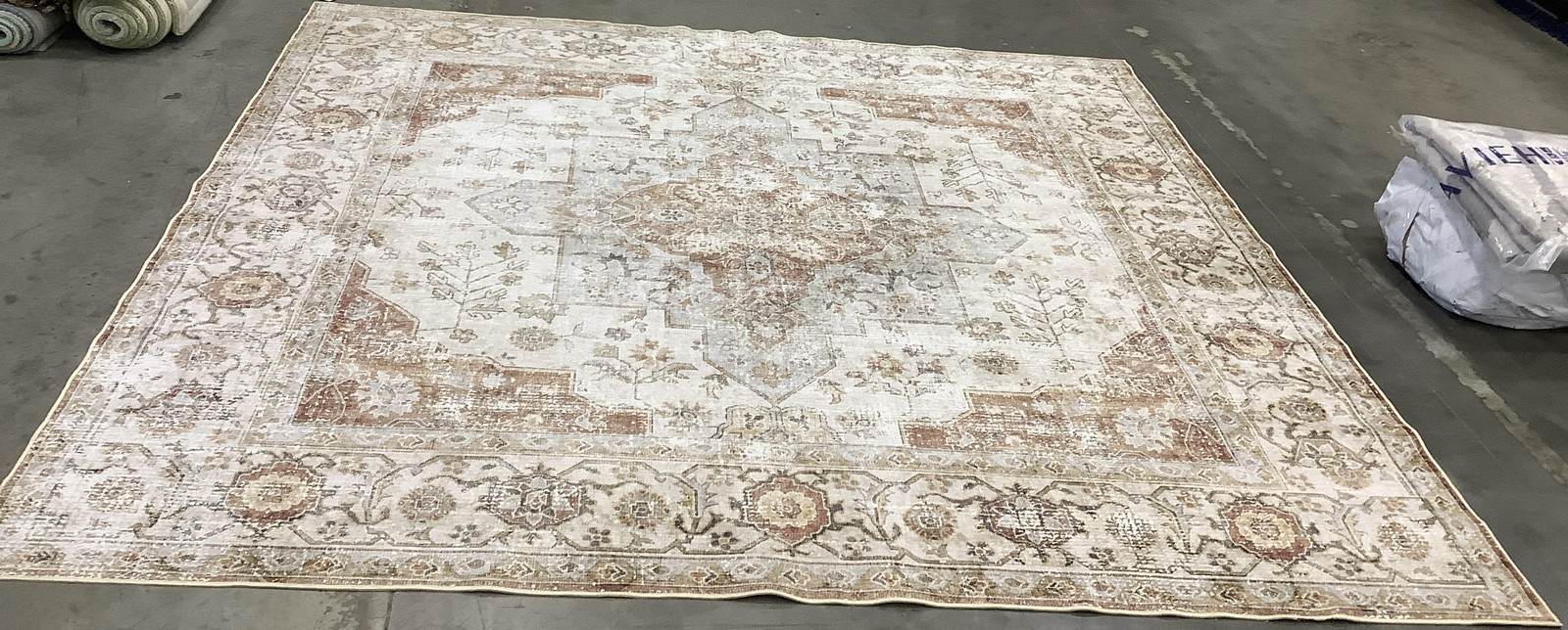 LIGHT GREY / RUST 9′-0″ x 9′-0″ Damaged Rug Reduced Price 1172683899 TSN105F-9SQ