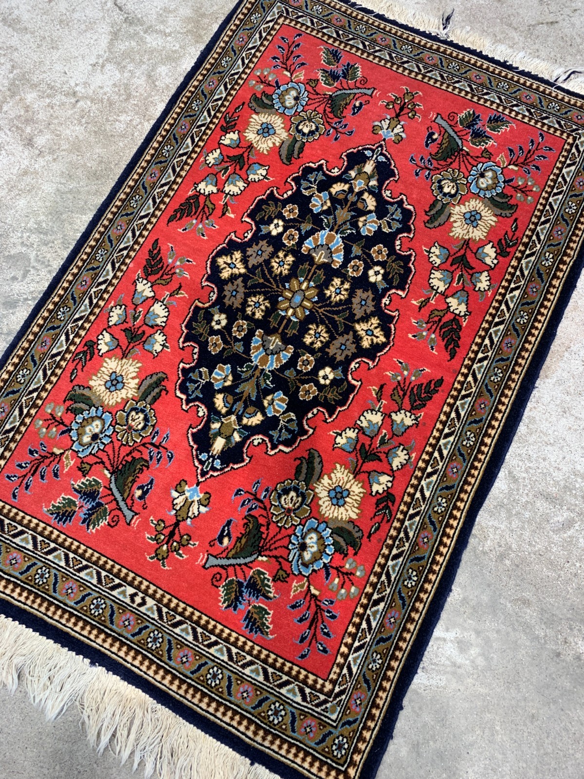 2’x3′ Very Fine Hand-Knotted 100% Wool Qume Rug