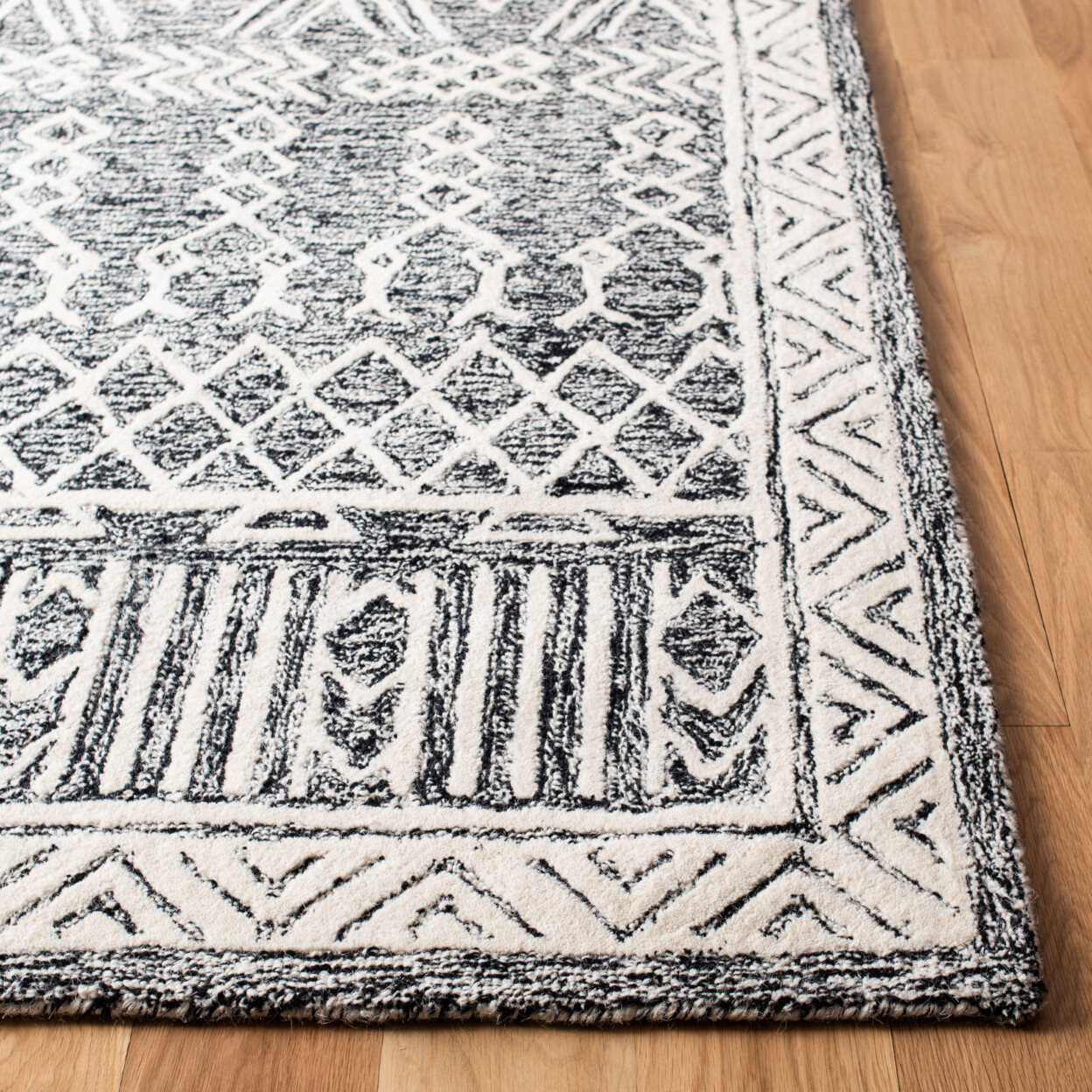 SAFAVIEH Abstract ABT558A Handmade Ivory / Black Rug