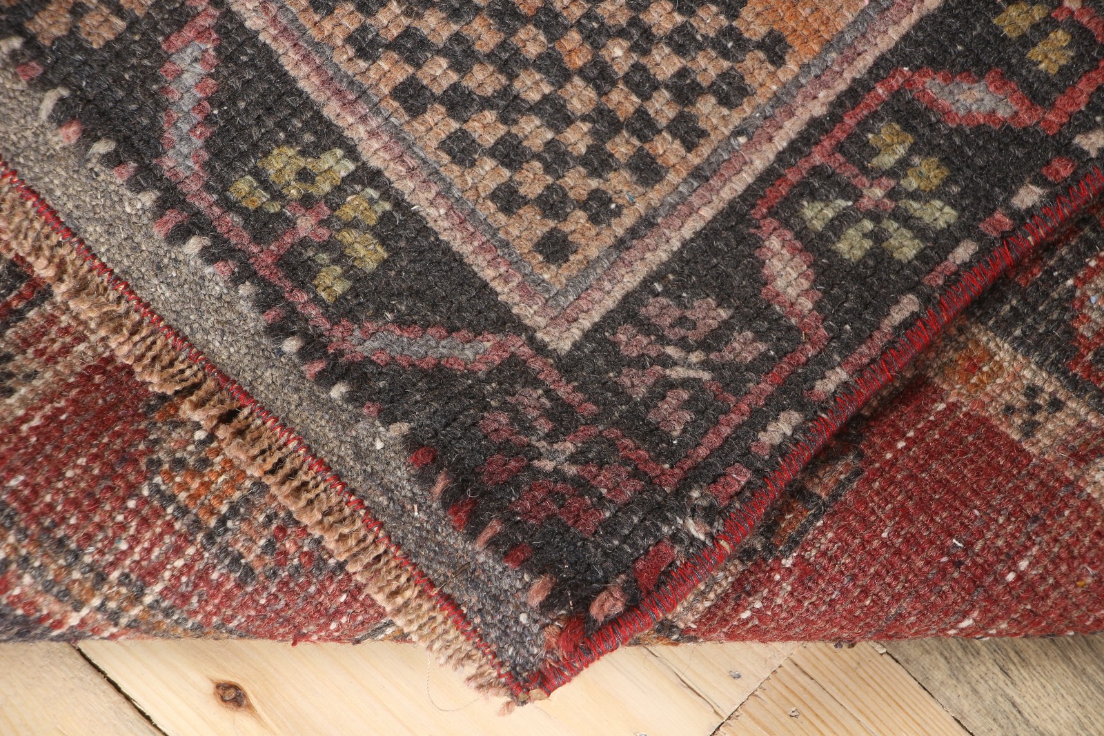 Vintage Turkish Area Rug 4,8×7,7 ft, Red Blue Geometric Rug