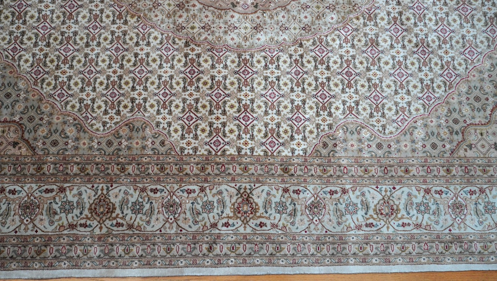 Elegant Tabrizz 8’5″ x 11’8 Hand-Knotted Wool & Silk Oriental Rug Excellent