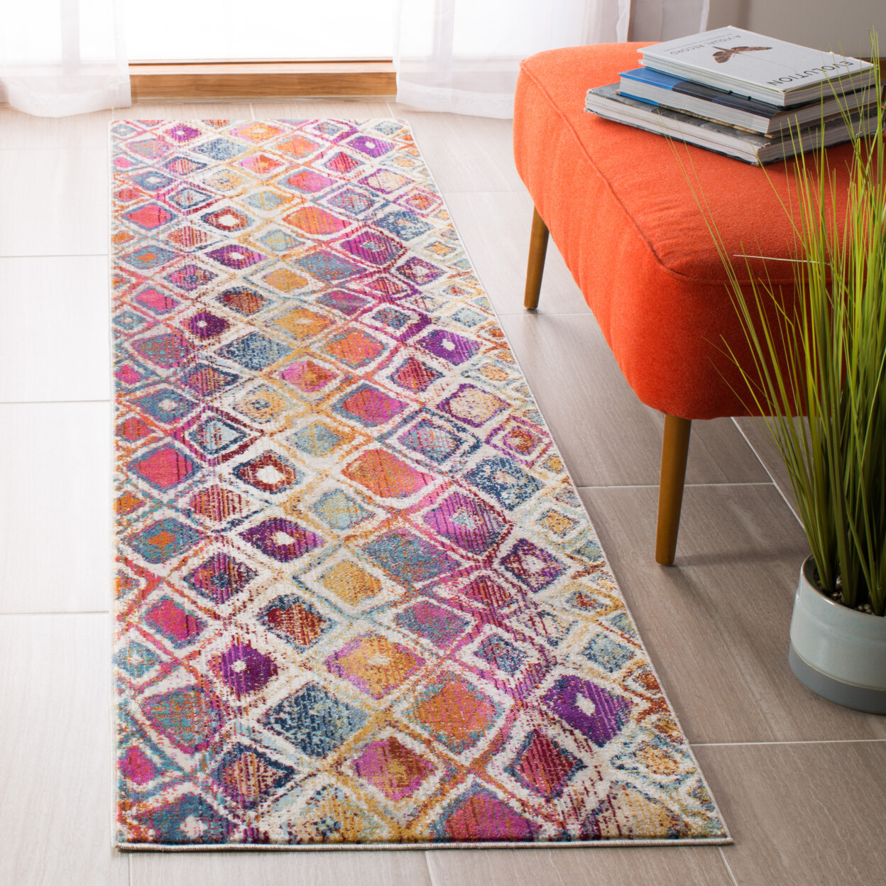 SAFAVIEH Radiance Collection RAD109A Cream / Rust Rug