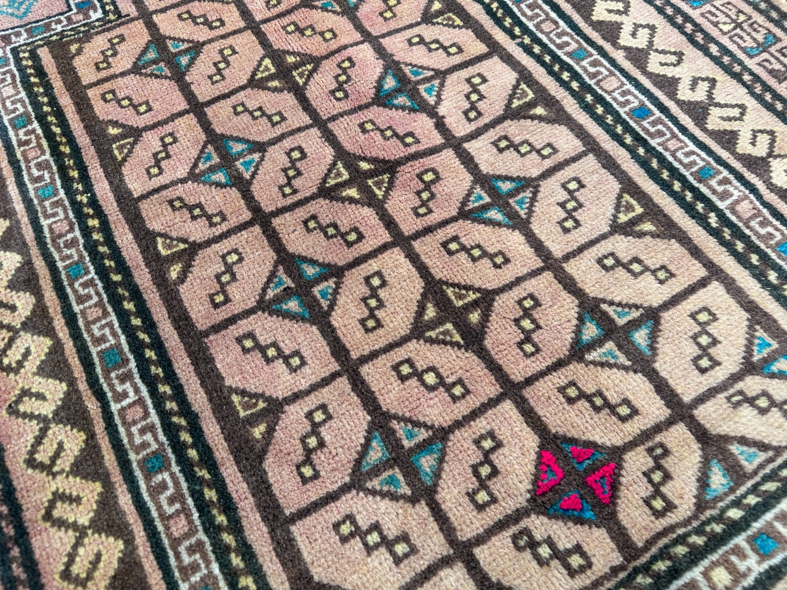 2’7 x 4 Ft Earthy Baluchi Tribal Wool Rug – Geometric Lattice Design Terracotta