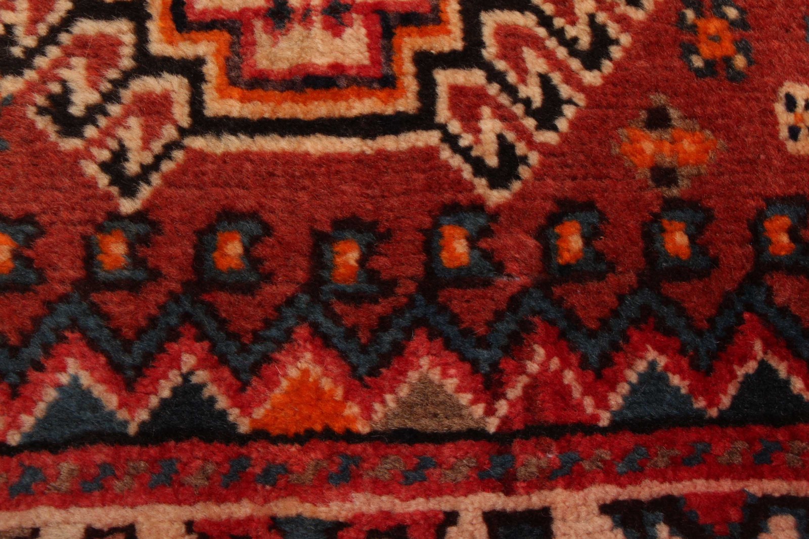 Vintage 3’8″ x 5’4″ Traditional Hand Knotted Vegetable Dye Wool Area Rug