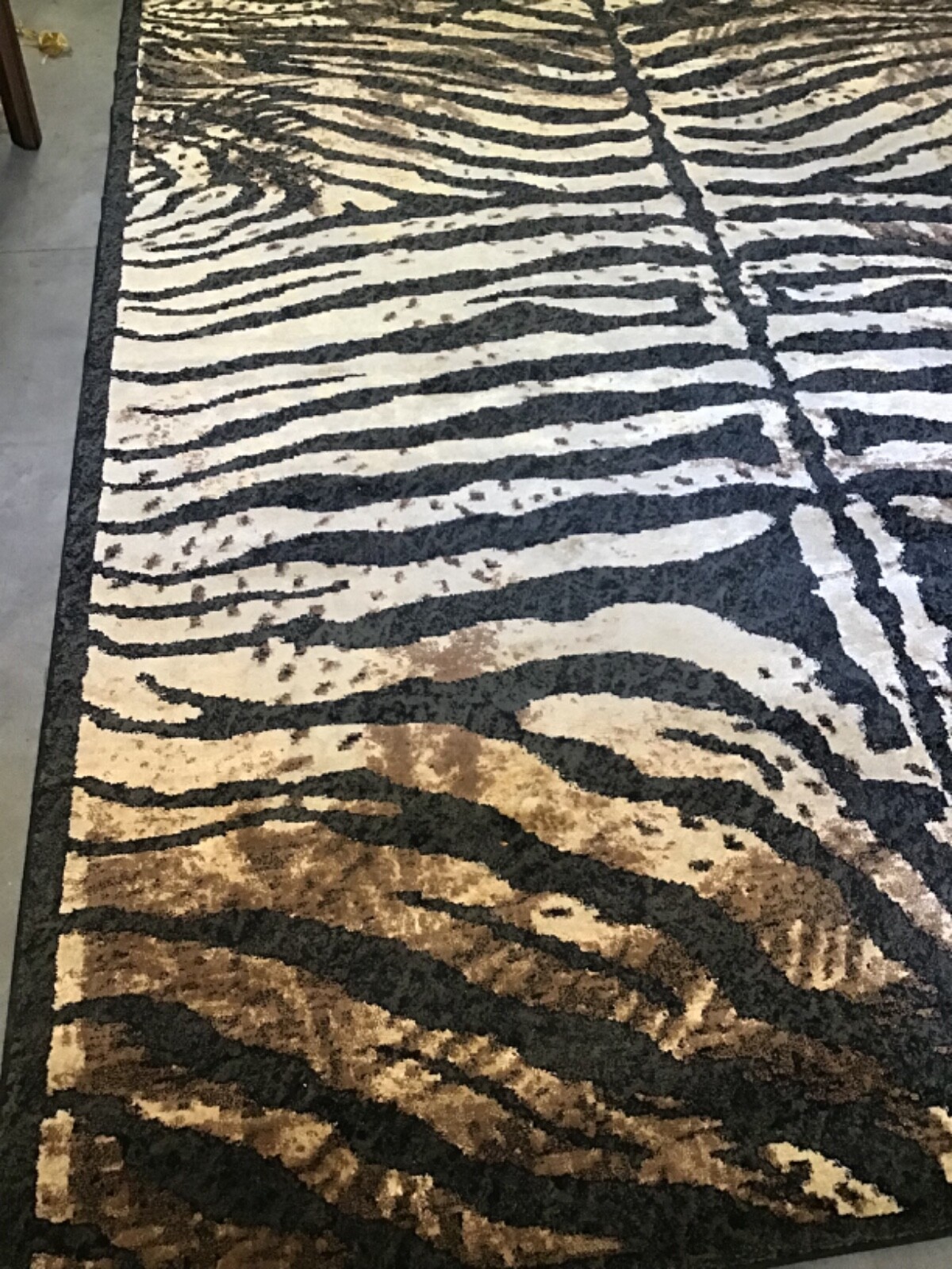 Mystique Contemporary Zebra Stripes Woven Rug 12.8FT x 9.8FT Needs Cleaning