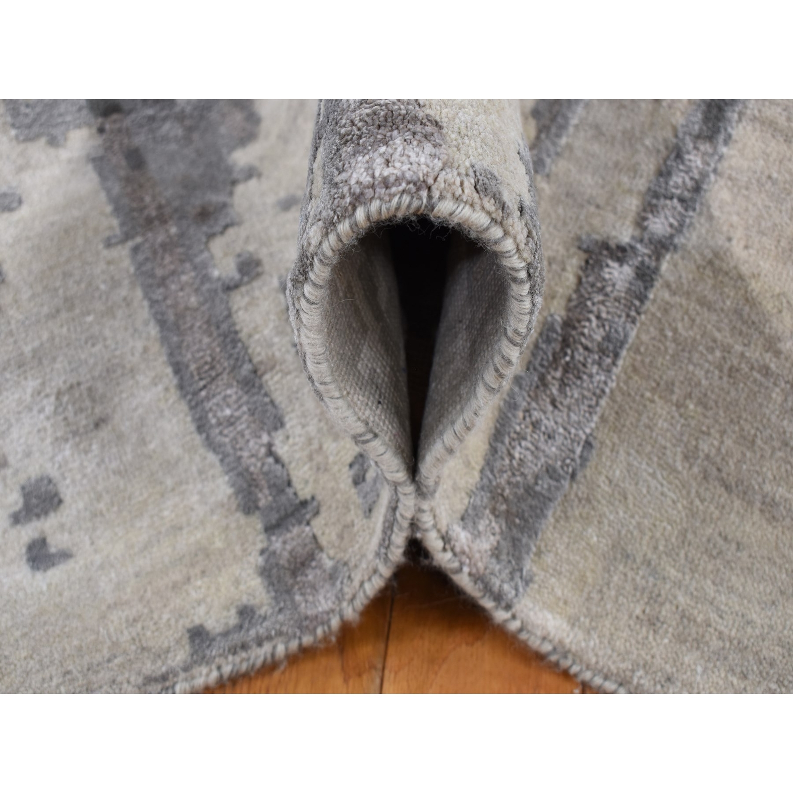 8’10″x12’3″ Gray Abstract Dripping Design Wool and Silk Hand Knotted Rug R87114