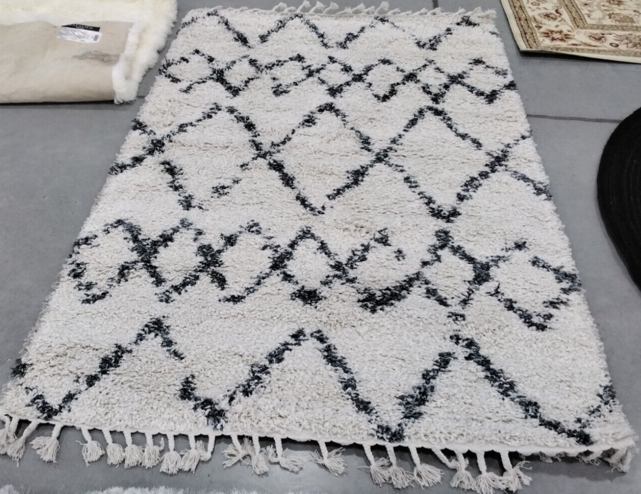 CREAM / BLUE 5′ X 8′ Back Stain Rug, Reduced Price 1172738101 PLX434A-5