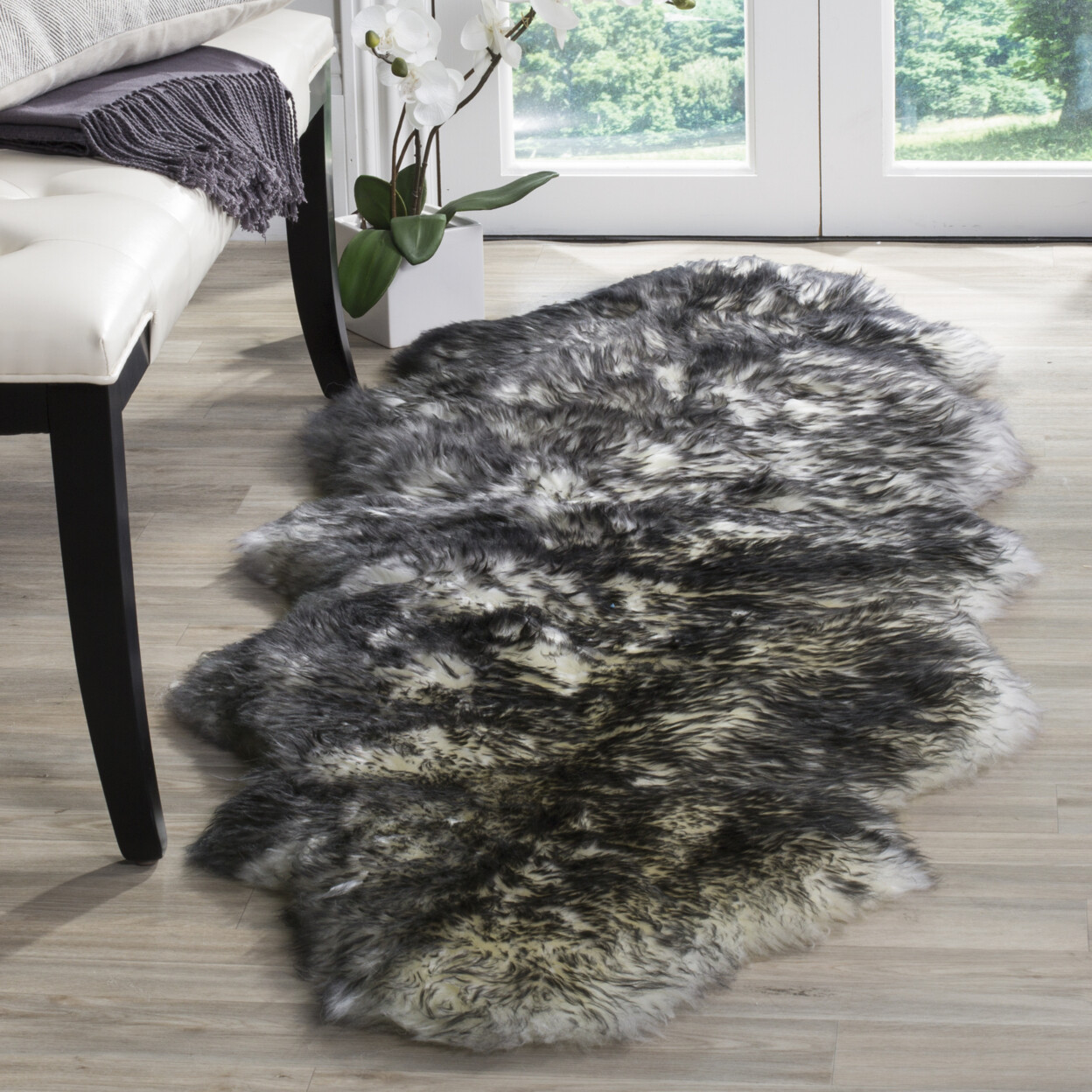 SAFAVIEH Sheep Skin SHS121G Ivory / Dark Charcoal Rug
