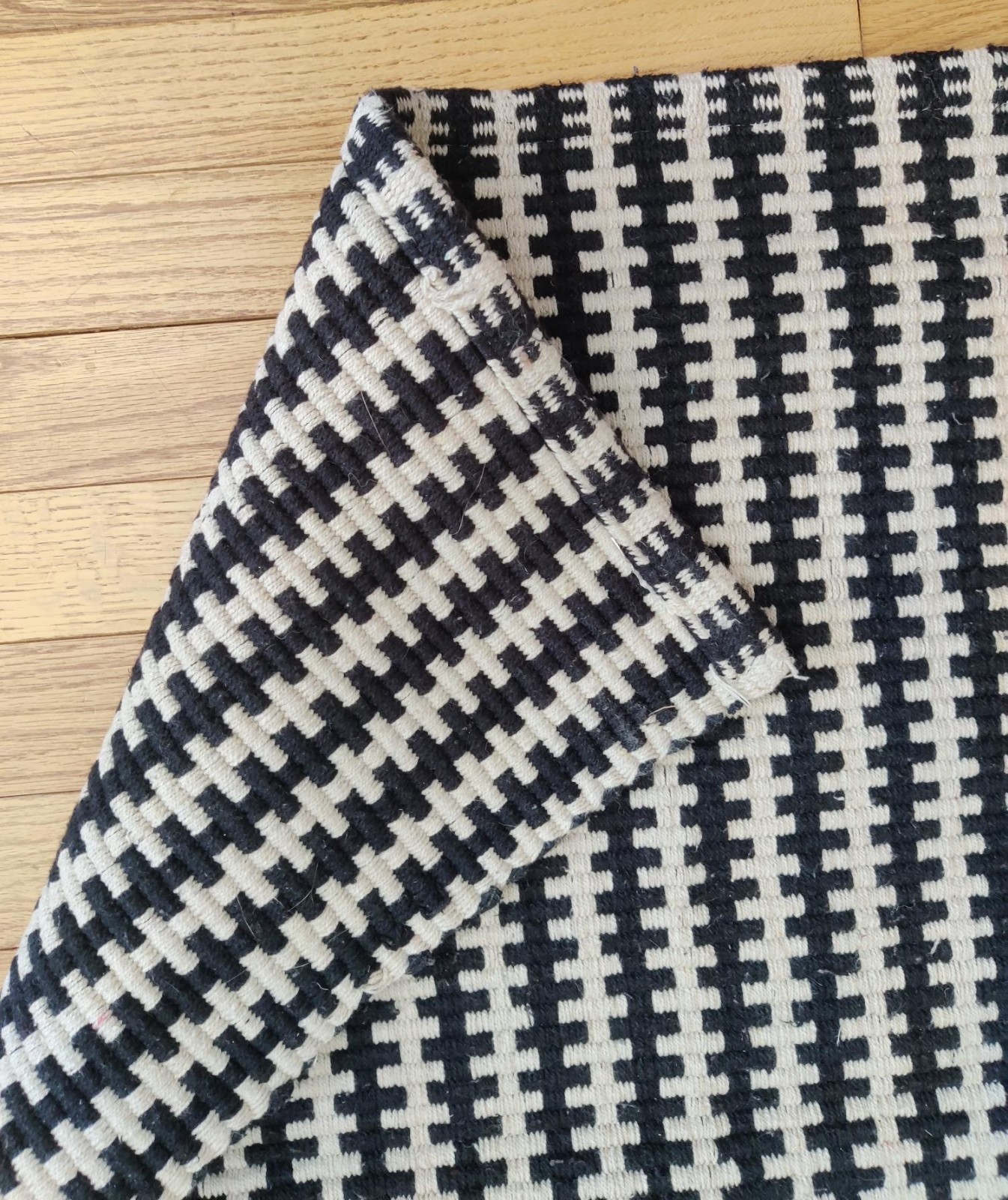 Thick Large Woven Cotton Minimalist Area Rug, Black and Ivory, 42″ x 58″