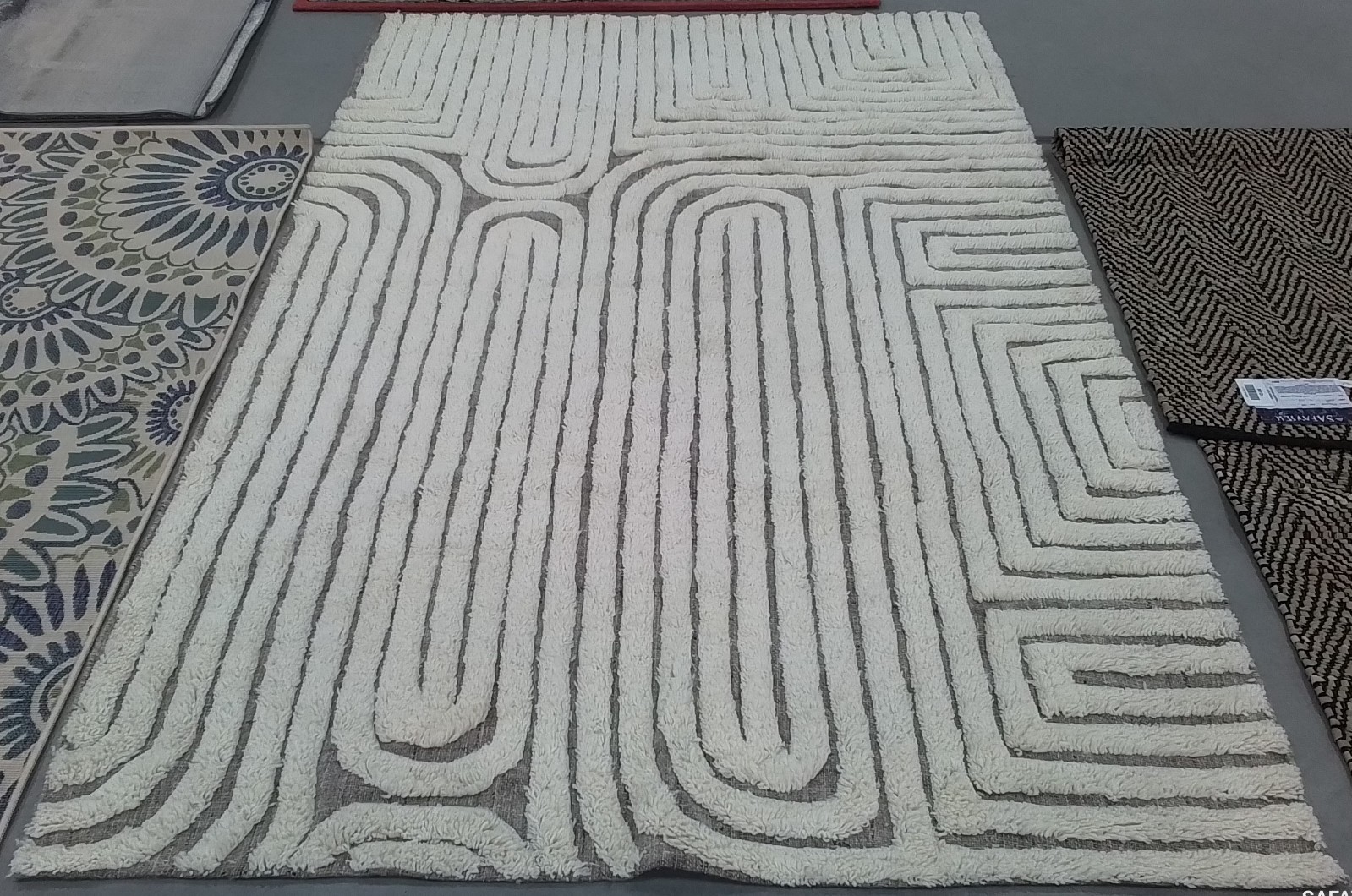 BEIGE / IVORY 6′-0″ x 9′-0″ Flaw in Rug, Reduced Price 1172780296 KLM652B-6