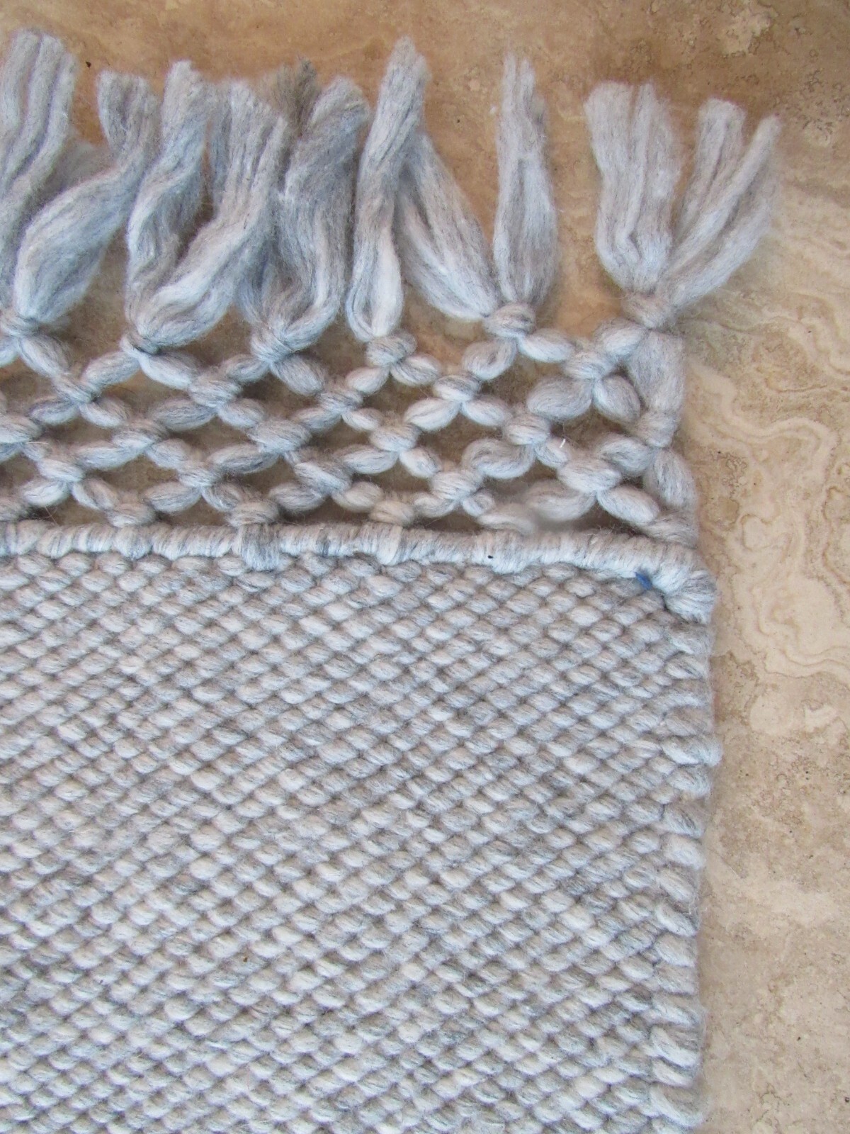 NEW Surya Azalea rug, 18″ x 18″, Pet Yarn, gray