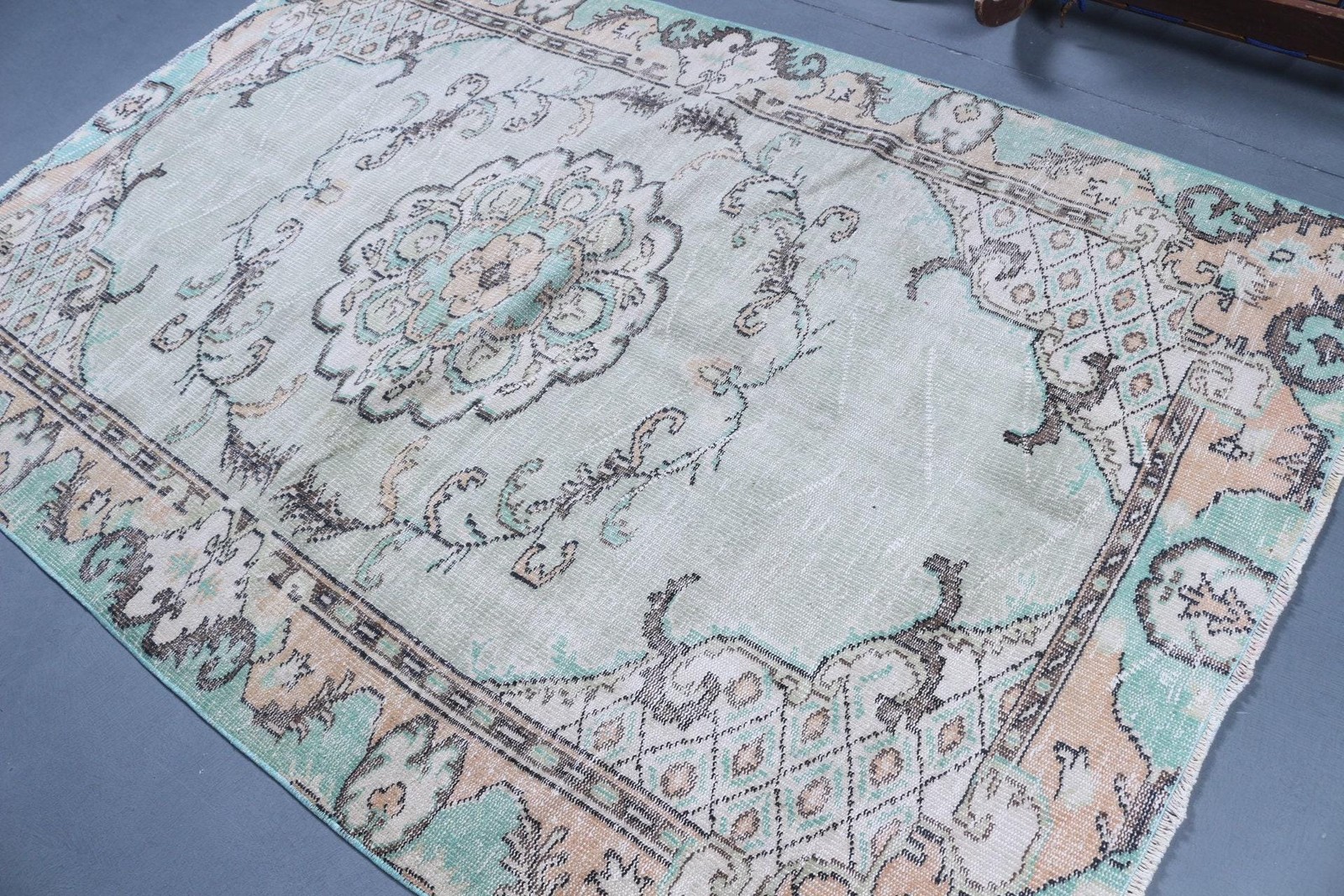 Vintage Turkish Rug 5,2×7,7 ft (157×234 cm), Blue White Oriental Rug