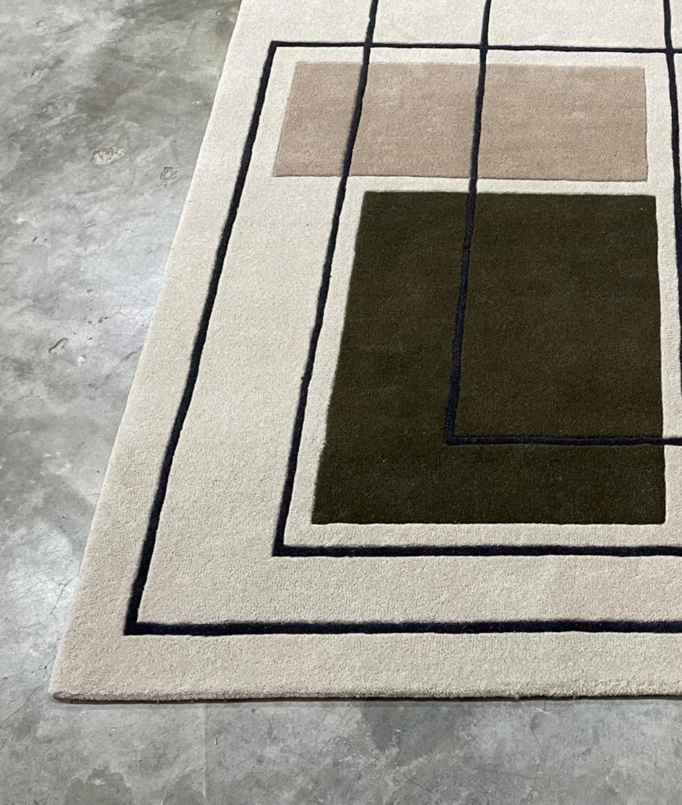 Hand-Tufted New Zealand Wool Rug: Soft Geometric Area Carpet