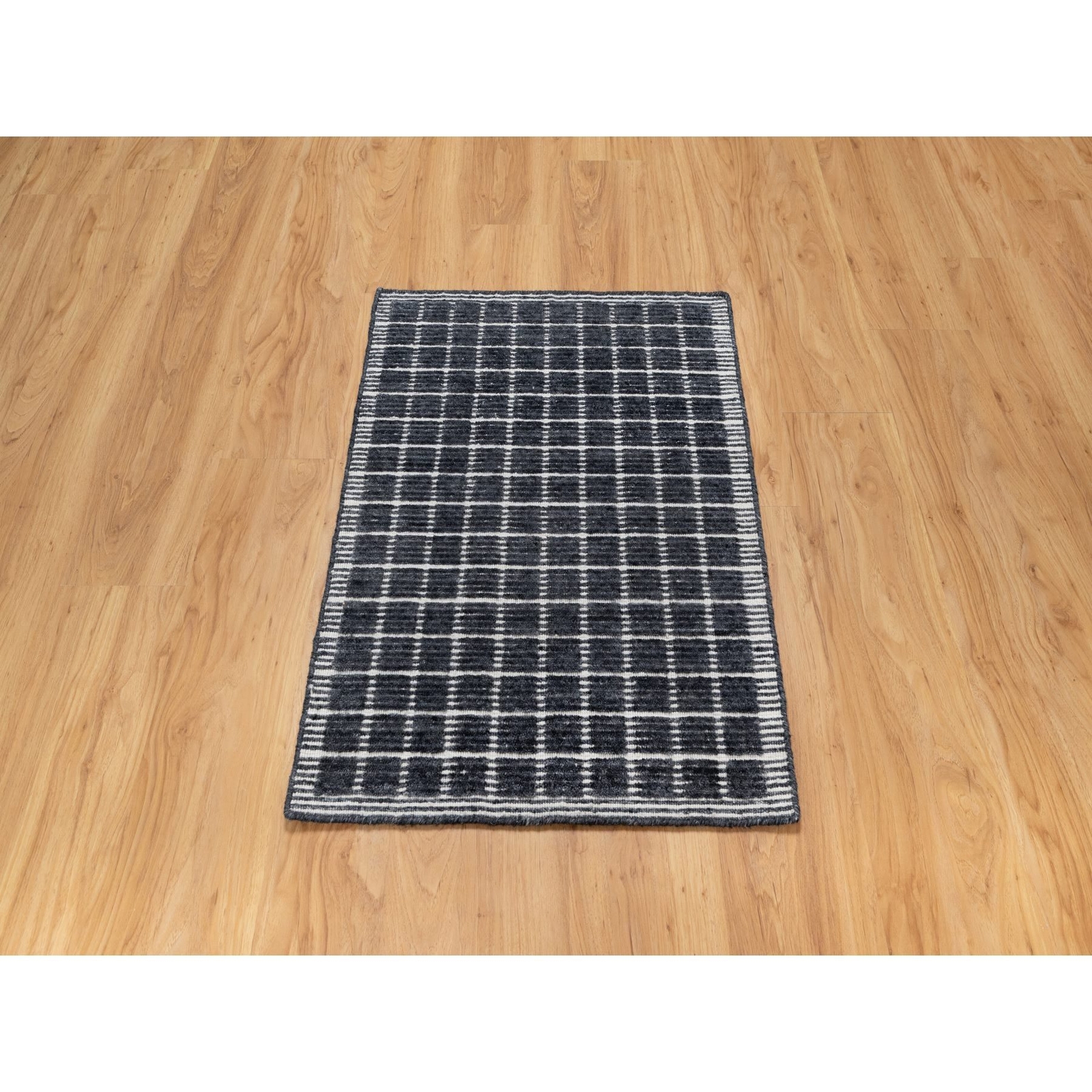 2’3″x3’1″ Black Modern Natural Wool Box Design Loomed Knotted Mat Rug R91065