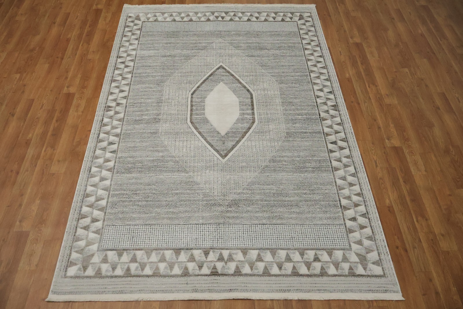 Sophisticated Gray Rug 5×8 Ft Contemporary Turkish Carpet Modern Grey Area Rug