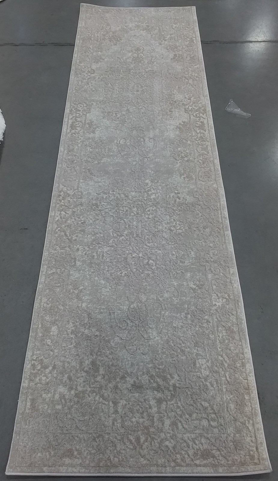 CREME / IVORY 2′-3″ x 8′-0″ Back Stain Rug, Reduced Price 1172804313 RFT664D-28