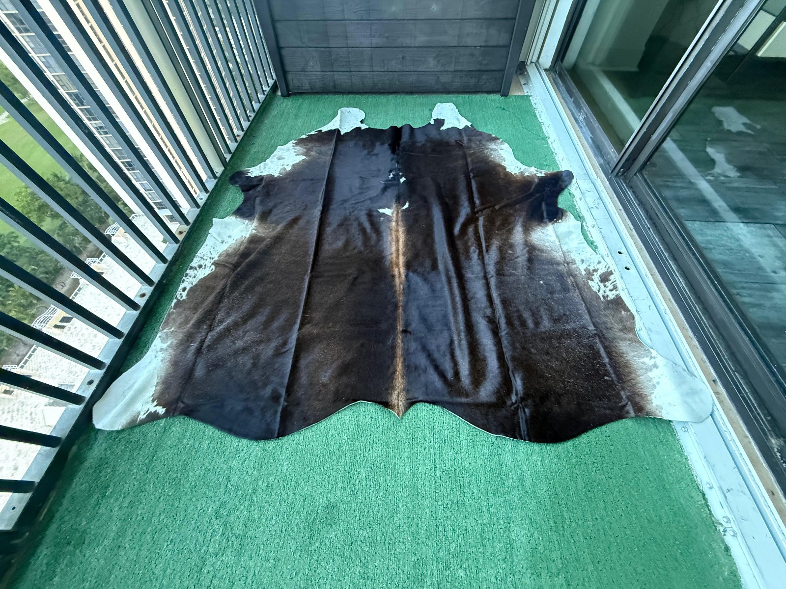 Cowhide Rug Rich Dark Brown with White Accents 73″x66″ (6.1×5.5 ft) | B9