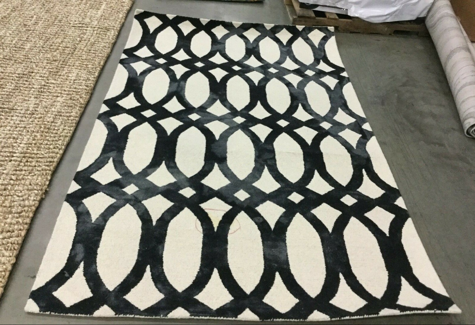 IVORY / GRAPHITE 5′ X 8′ Back Stain Rug, Reduced Price 1172630803 DDY675D-5