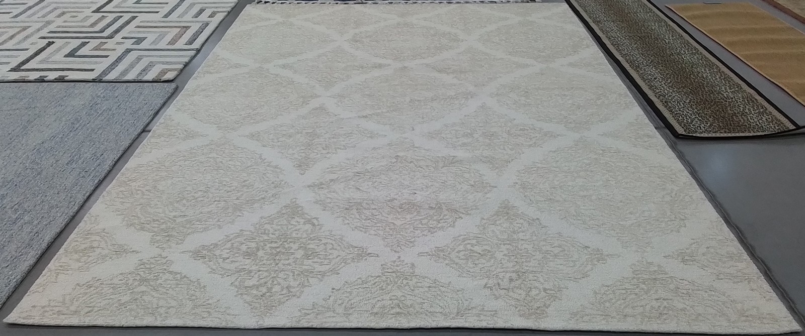 IVORY / BEIGE 9′-0″ x 12′-0″ Back Stain Rug, Reduced Price 1172800465 ABT346B-9