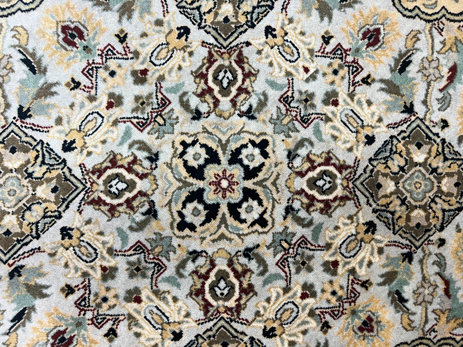 4’6″ x 4’6″ Round Pakistani Tab riz Oriental Rug – Hand Made – 100% Wool