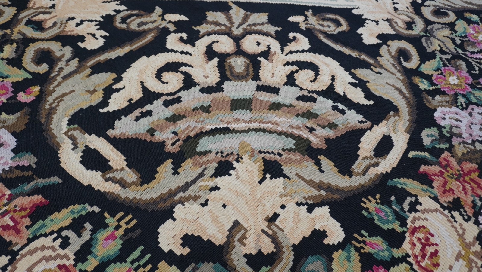 8’9″ x 9’8″ Antique Bessarabian Kilim Roses Flowers Handwoven Flatweave Rug