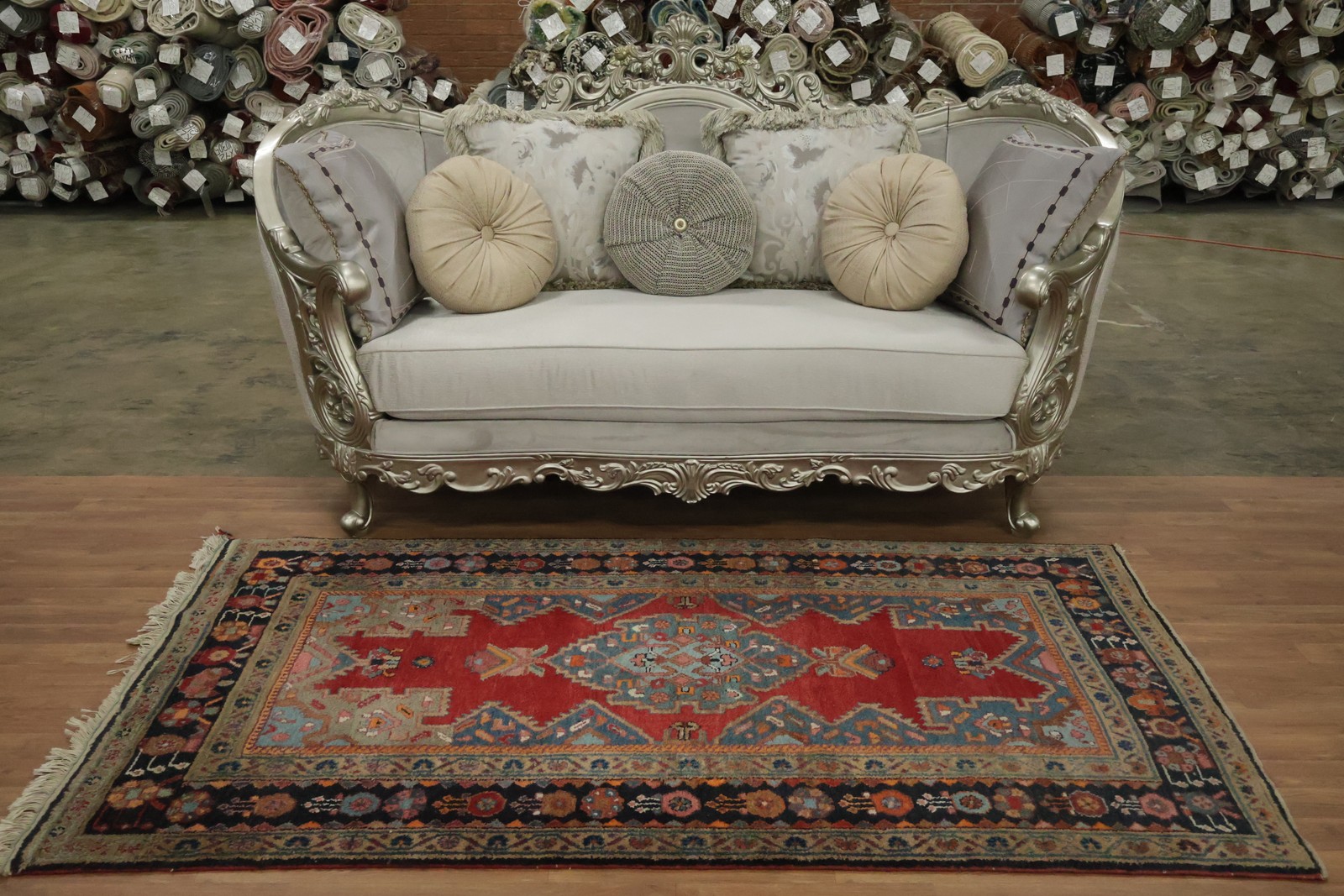 Classic Vintage 4×7 All-Over Geometric Rug in Elegant Red Navy Design