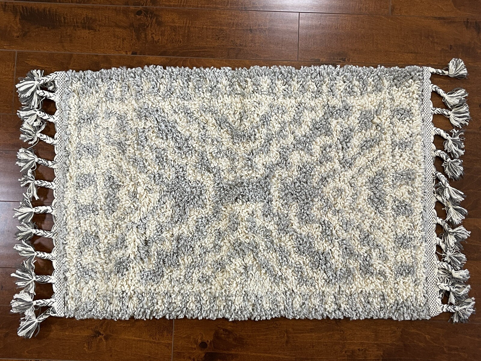 36″ x 24″ Shag Plush Tassel Indoor Area Rug Bohemian Modern Grey