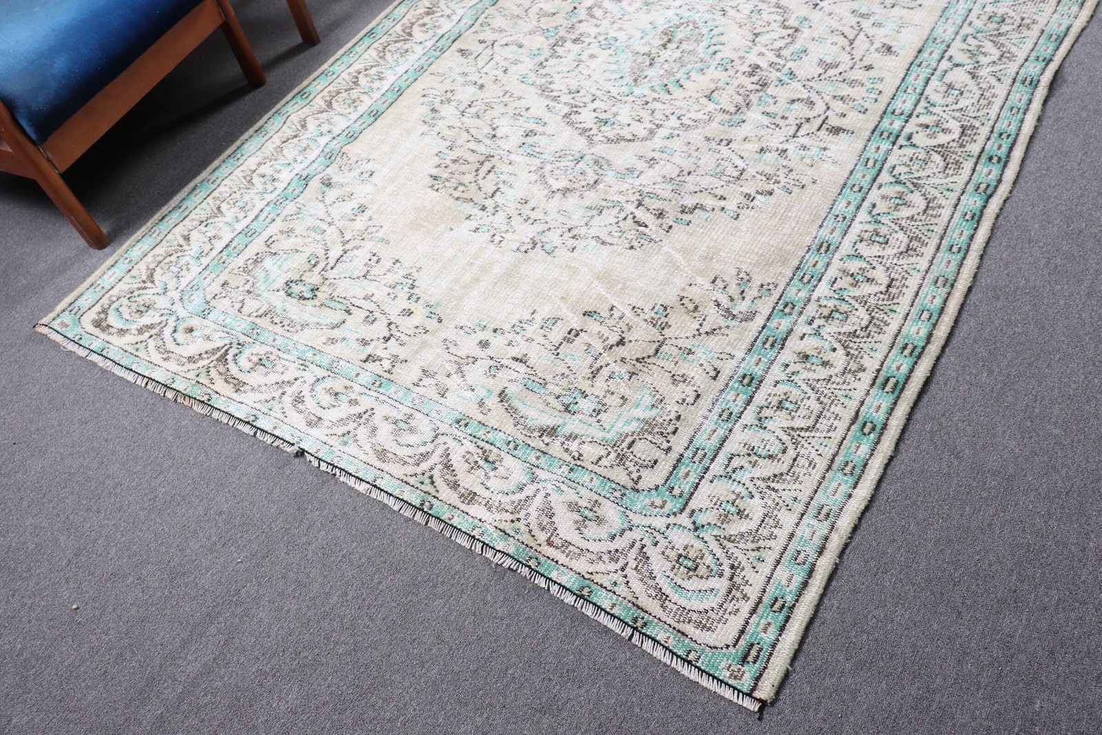 Vintage 5,6×8,5 ft Rug, Turkish Rug, White Rug Wool
