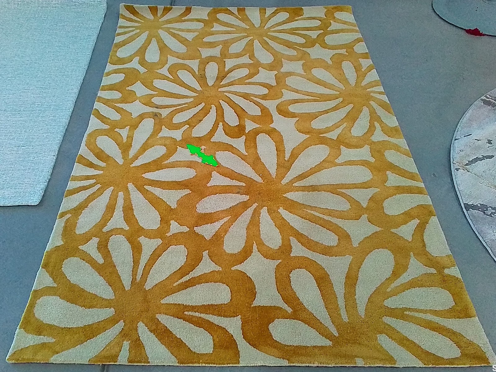 BEIGE / GOLD 5′-0″ x 8′-0″ Spot on Rug, Reduced Price 1172771278 DDY527M-5