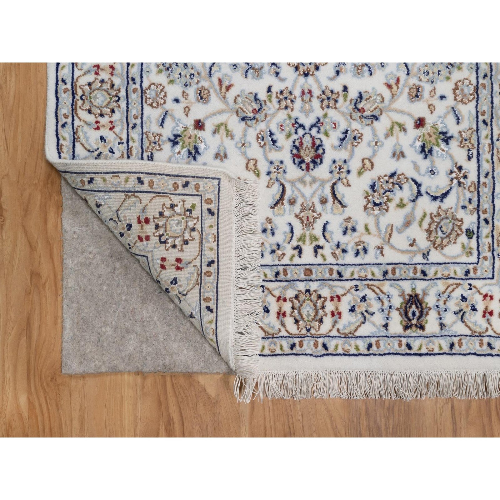 3’1″x5’3″ Ivory Nain with Flower Design Wool and Silk 250 KPSI Hand Knotted Rug