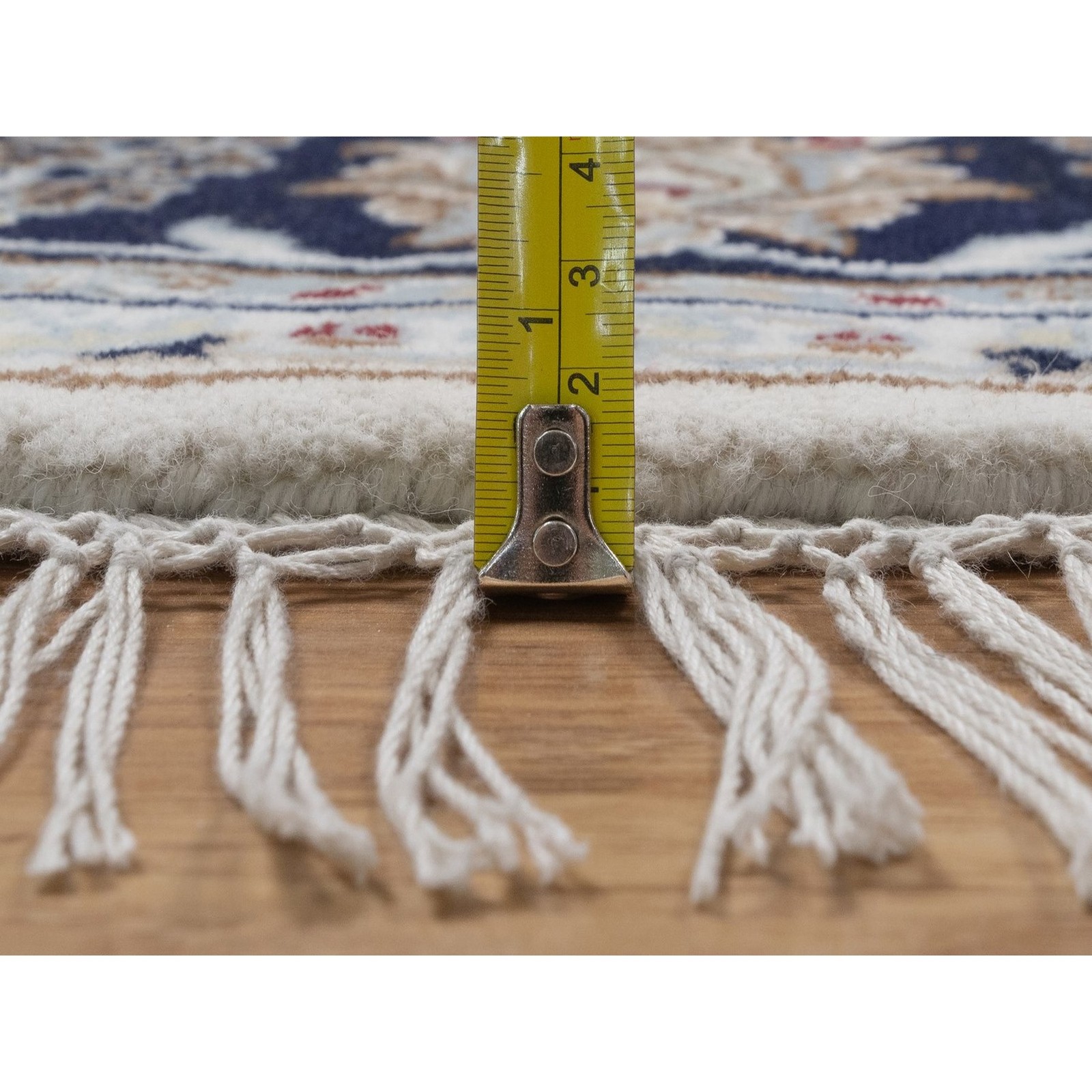 6’2″ x 6’2″ Ivory Nain Flower Design Wool and Silk Hand Knotted Round Rug R91581