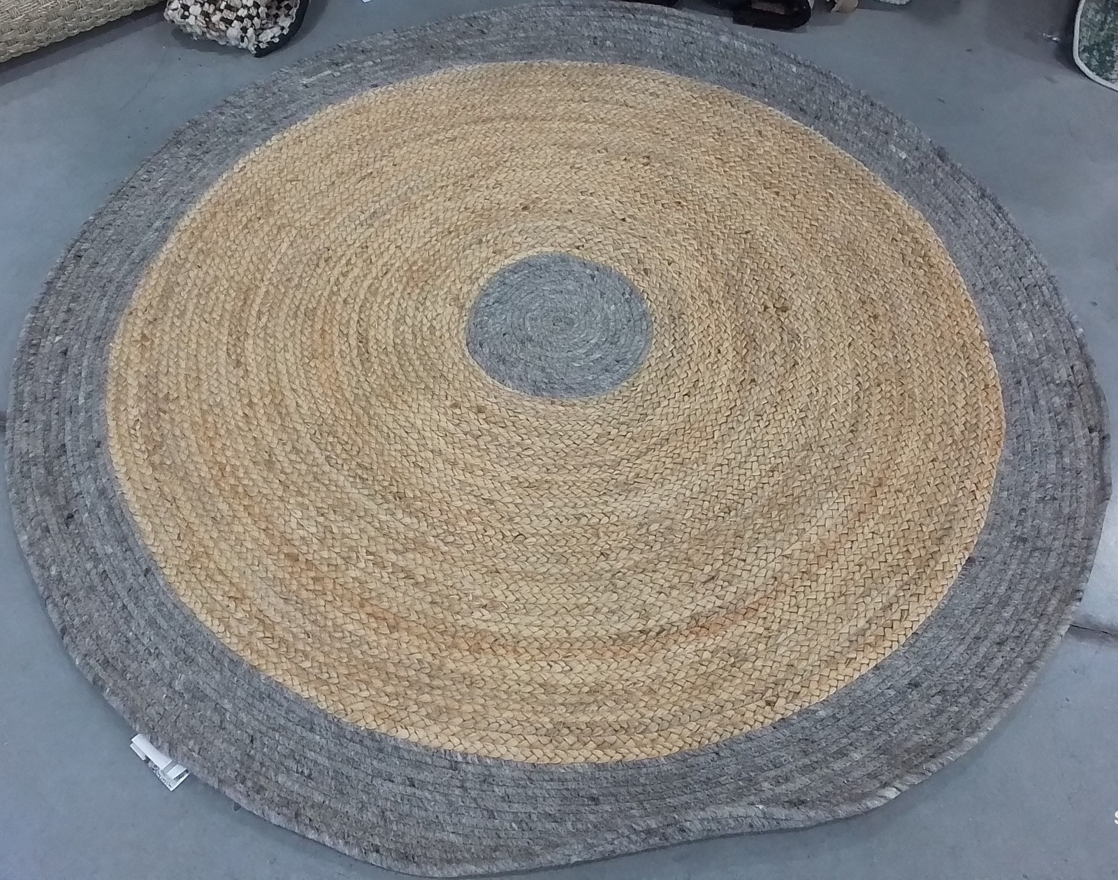 SILVER / NATURAL 5′-0″ x 5′-0″ Flaw in Rug, Reduced Price 1172789108 BRD910G-5R