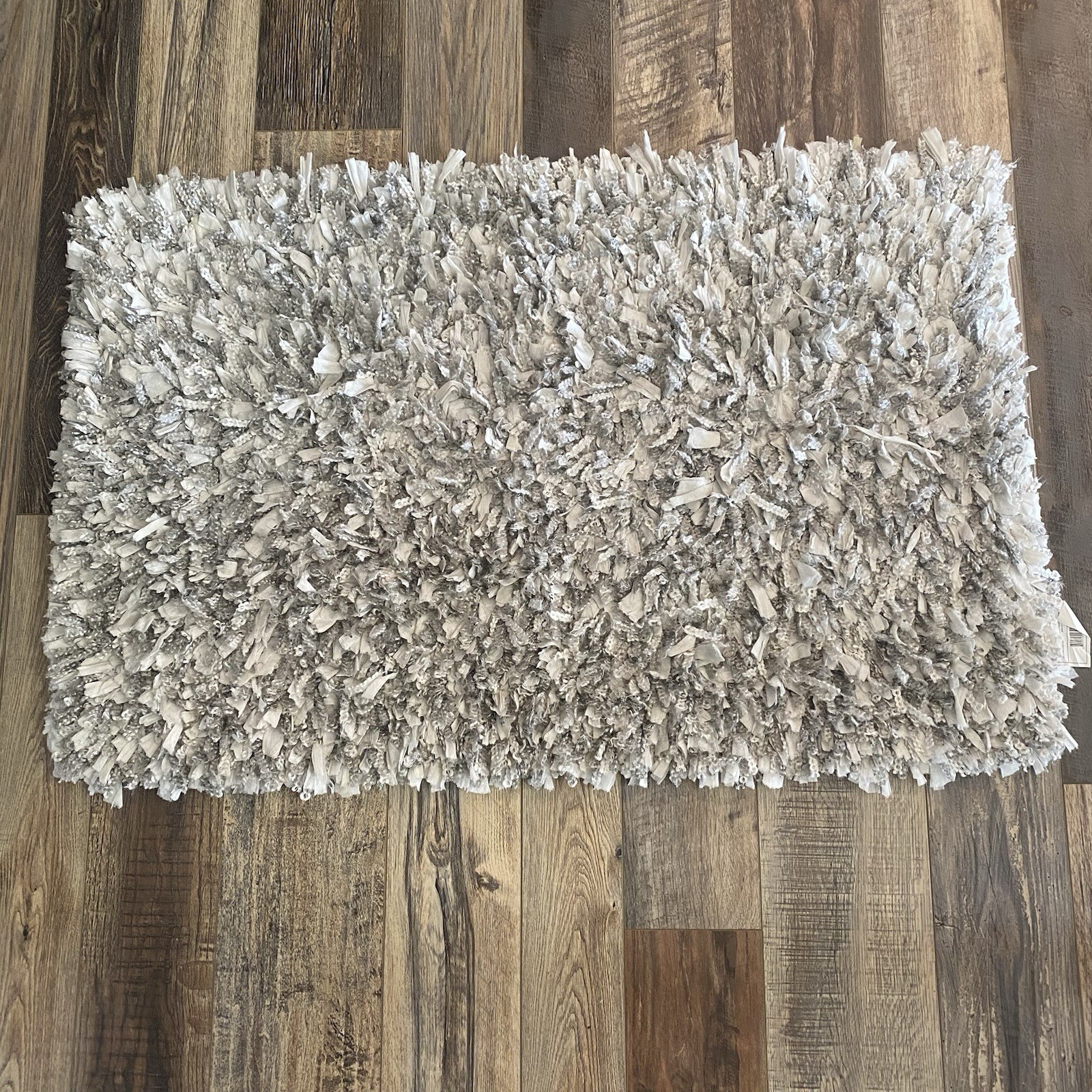 27″x42″ Gray/White Accent Rug Paper Chindi Shag Liberty Collection