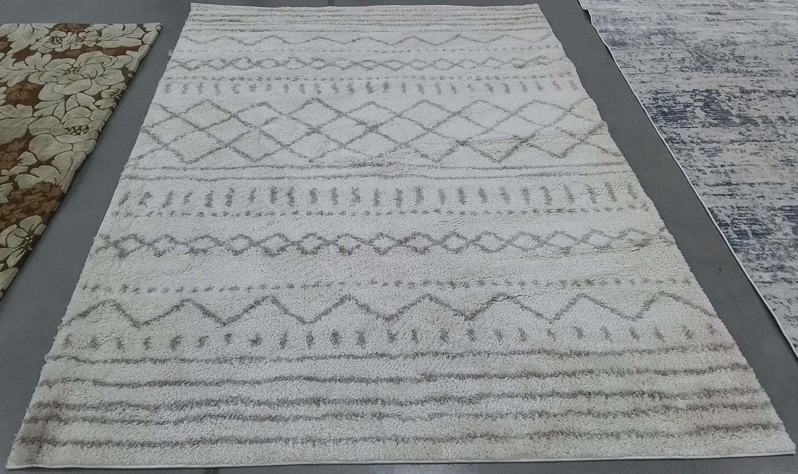 IVORY / BEIGE 6′-7″ x 9′-2″ Back Stain Rug, Reduced Price 1172805853 ASG741A-7