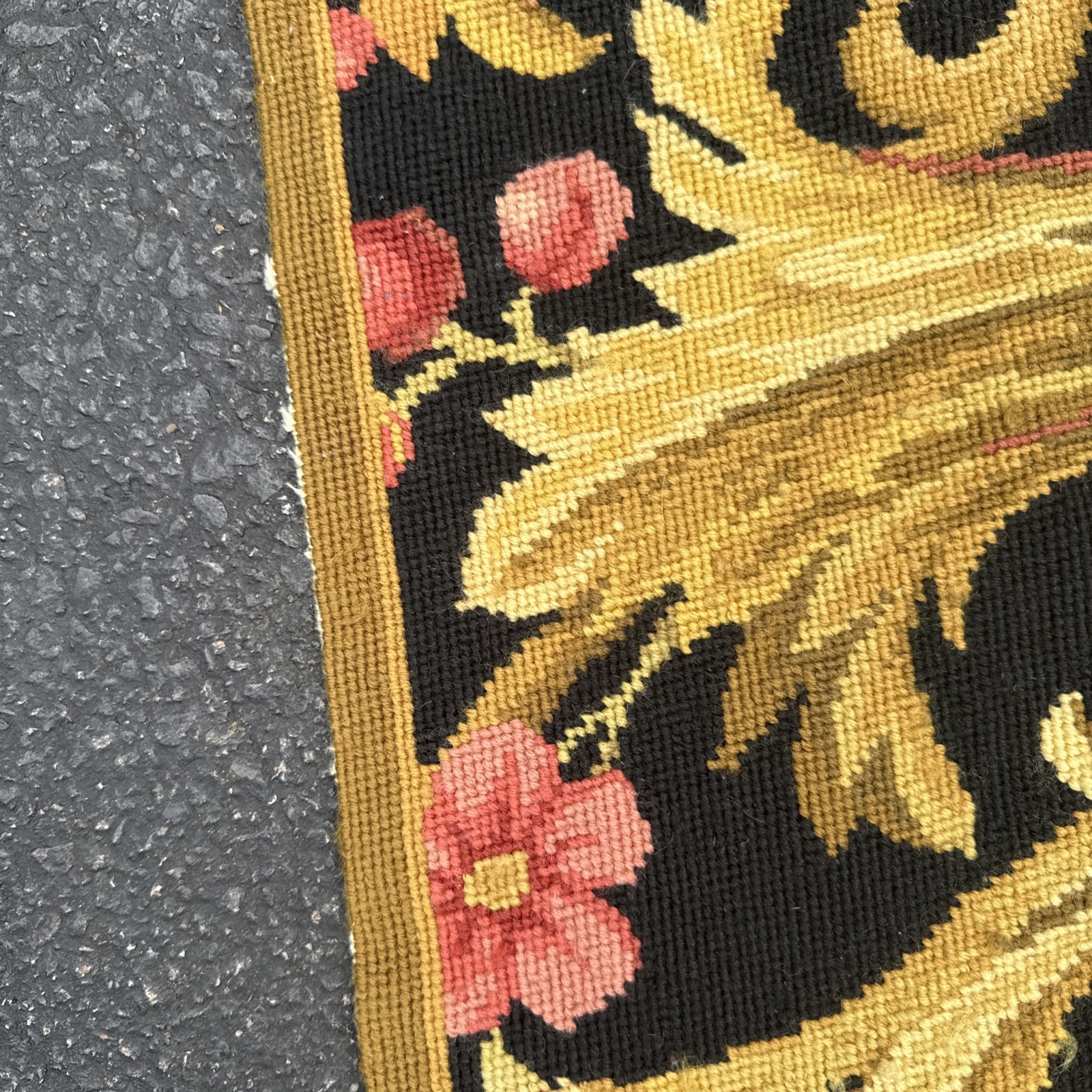 Needlepoint Black Hand-Woven 44″ X 27″ All-Over Floral English Garden Rug WARPED