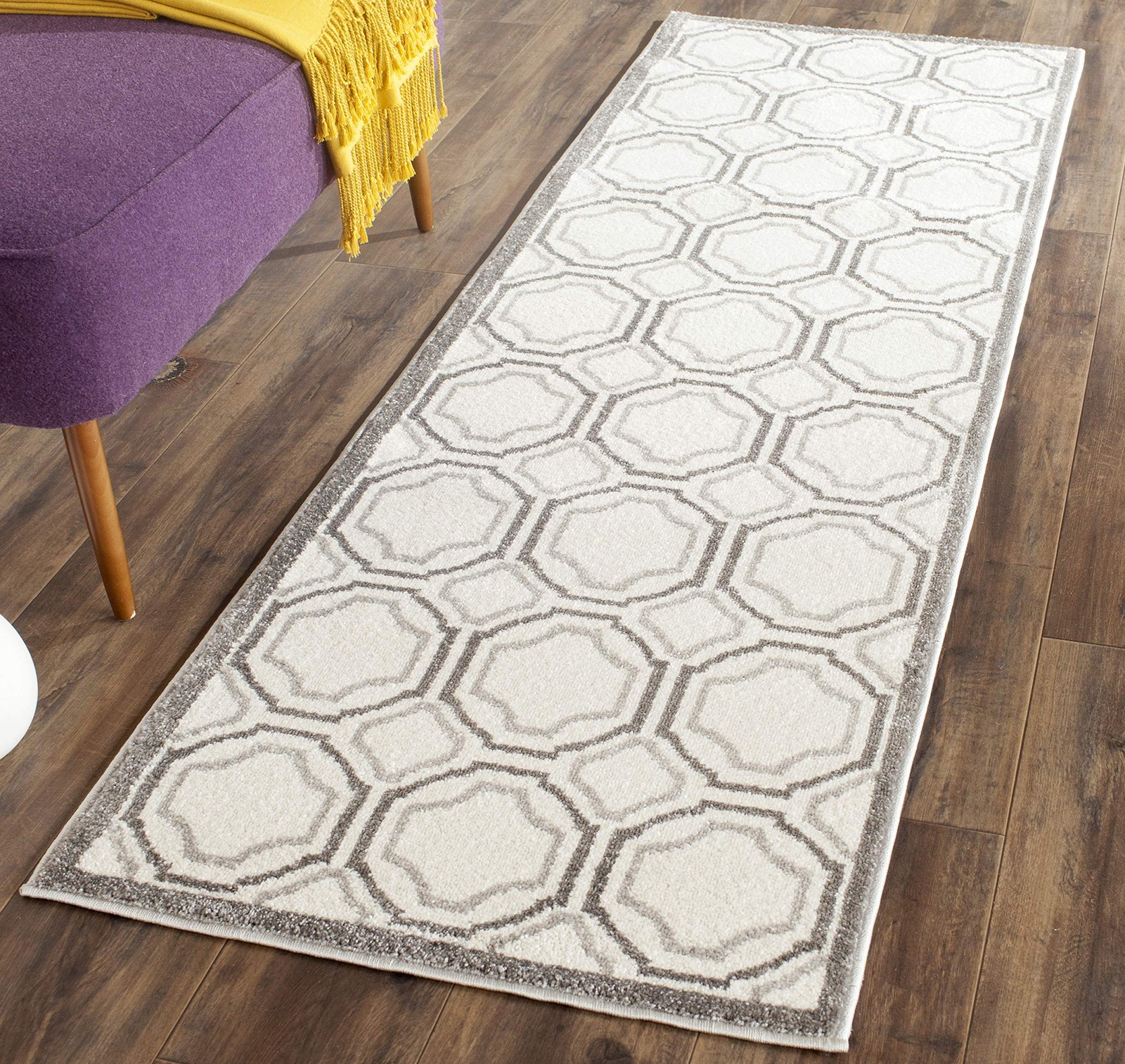 SAFAVIEH Amherst Collection Runner Rug – 2’3″ x 7′ (Runner), Ivory/Light Grey