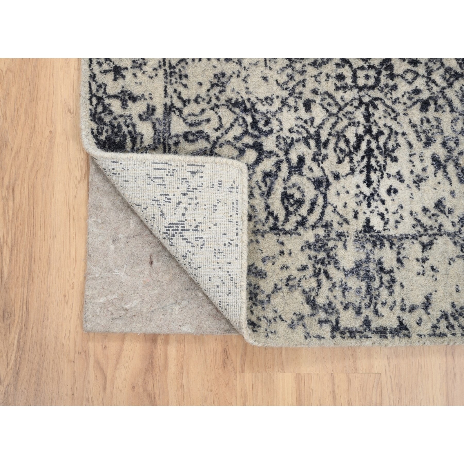 2’7″x12’2″ Wool and Silk Hand Loomed Light Gray Fine Jacquard Runner Rug R63277