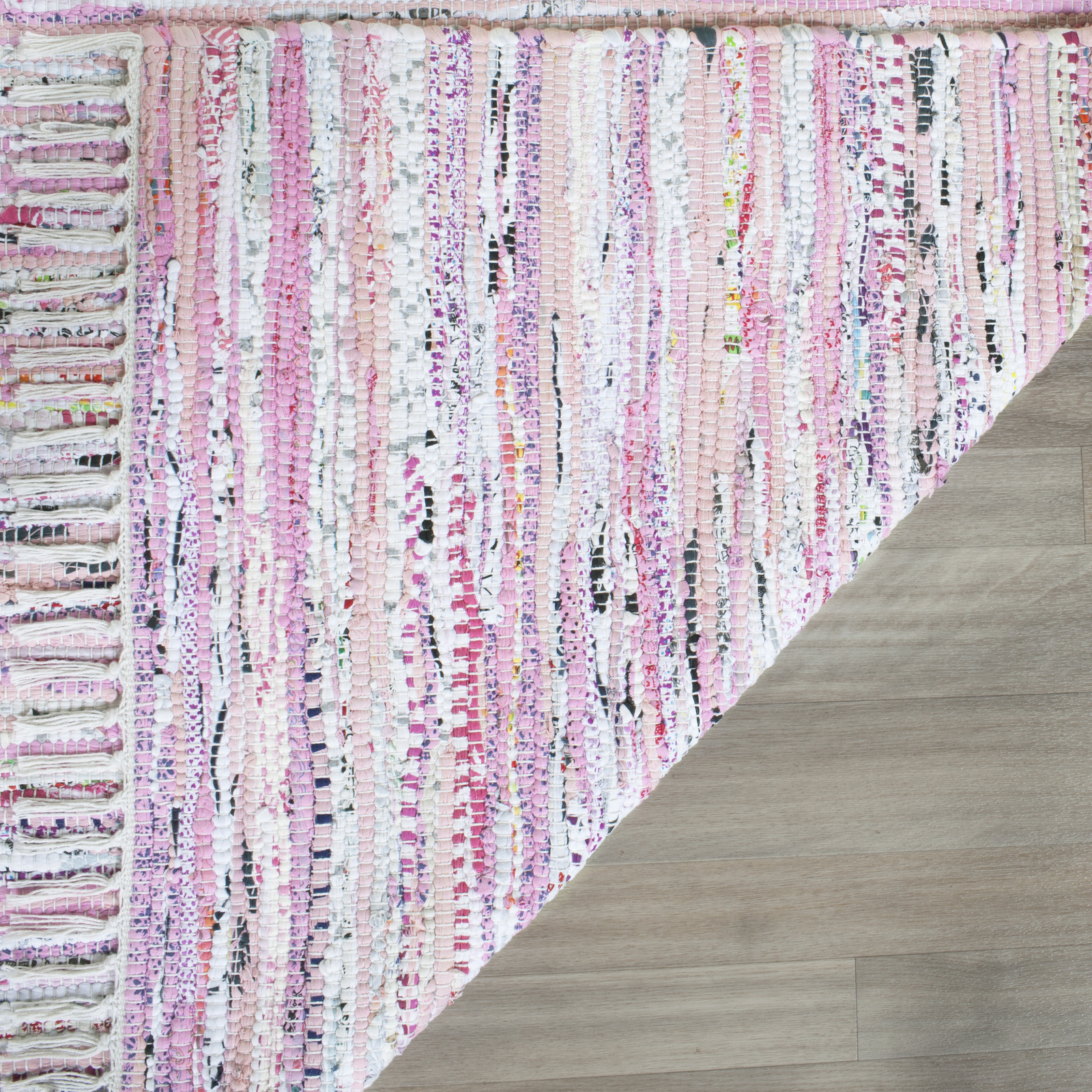 Safavieh Rag Rug LIGHT PINK / MULTI 5′ X 7′ Area Rug – RAR125E-57