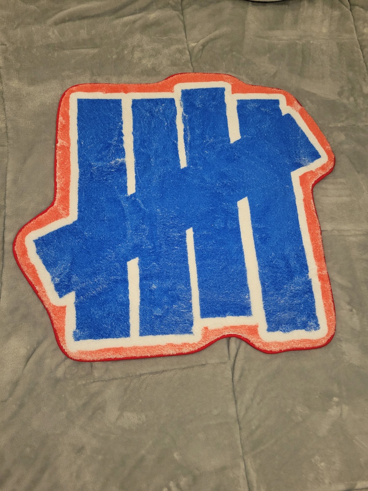 Undefeated Tufted Rug – Size 26.5″ x 26 5″ – Blue White Red – Brand New – *RARE*