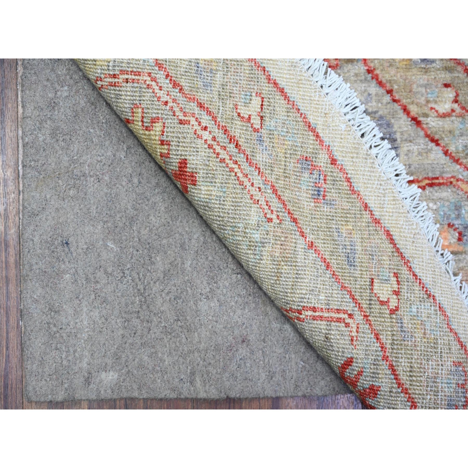 8′ x 8′ Ivory Ziegler Mahal Hand Knotted Pure Wool Round Oriental Rug R74596