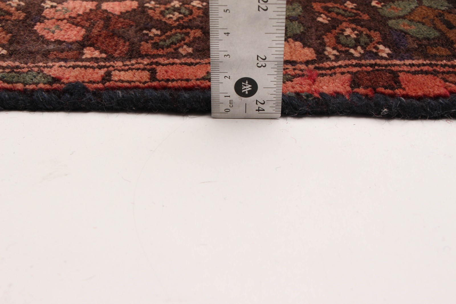 Vintage 4’3″ x 7’0″ Traditional Hand Knotted Vegetable Dye Wool Area Rug