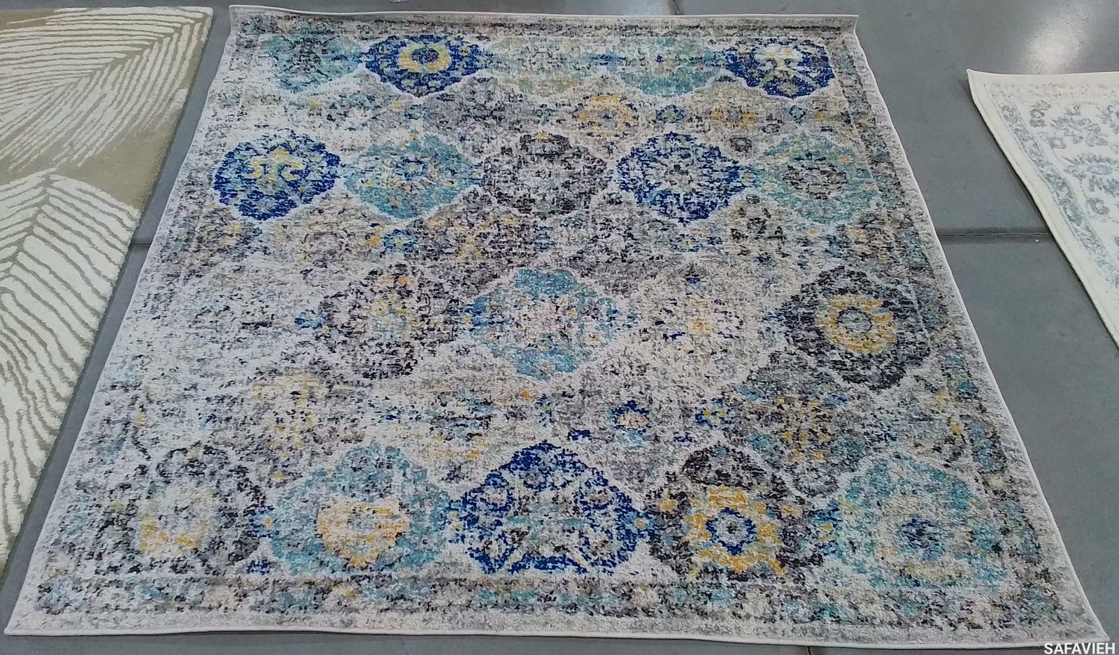 IVORY / AQUA 5′-3″ x 5′-3″ Back Stain Rug, Reduced Price 1172804288 MAD611A-5SQ