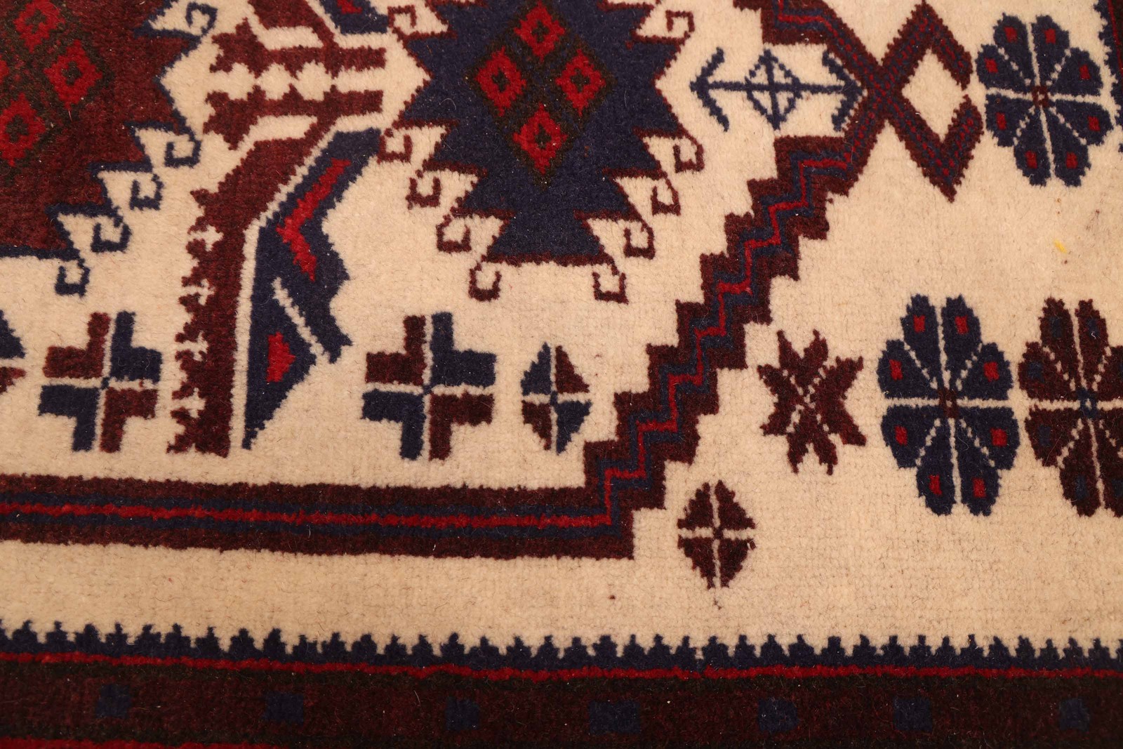 Vintage 2’8″ x 4’0″ Traditional Hand Knotted Vegetable Dye Wool Area Rug