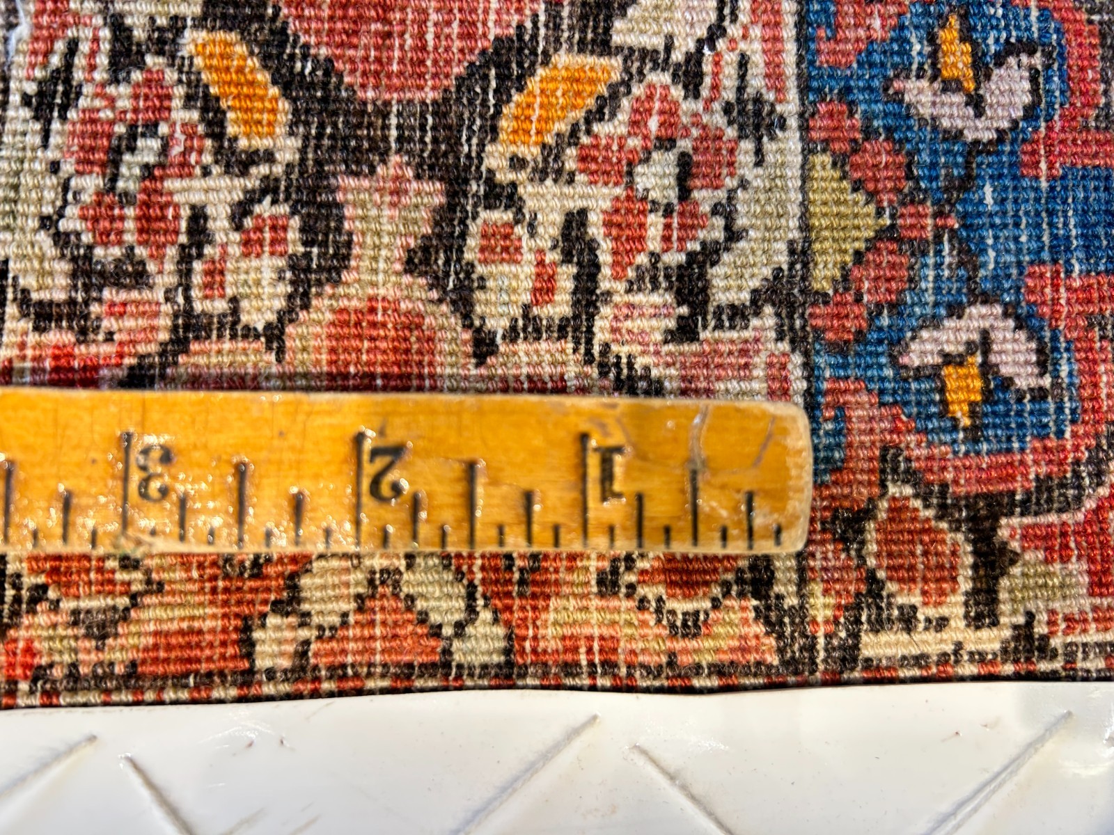 3’3″x5′ Antique Hand-Knotted 100% Wool Pile Sarouke Farahan Rug