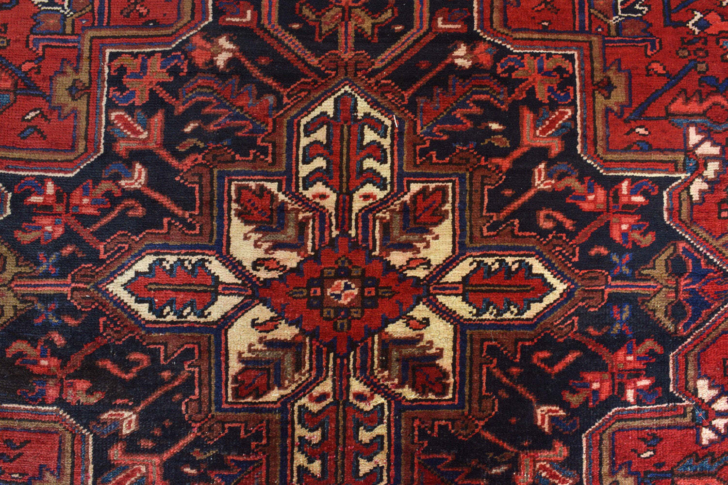 7′ x 10′ Tribal Perrsian Hand-Knotted Heriiz Rug # P1322