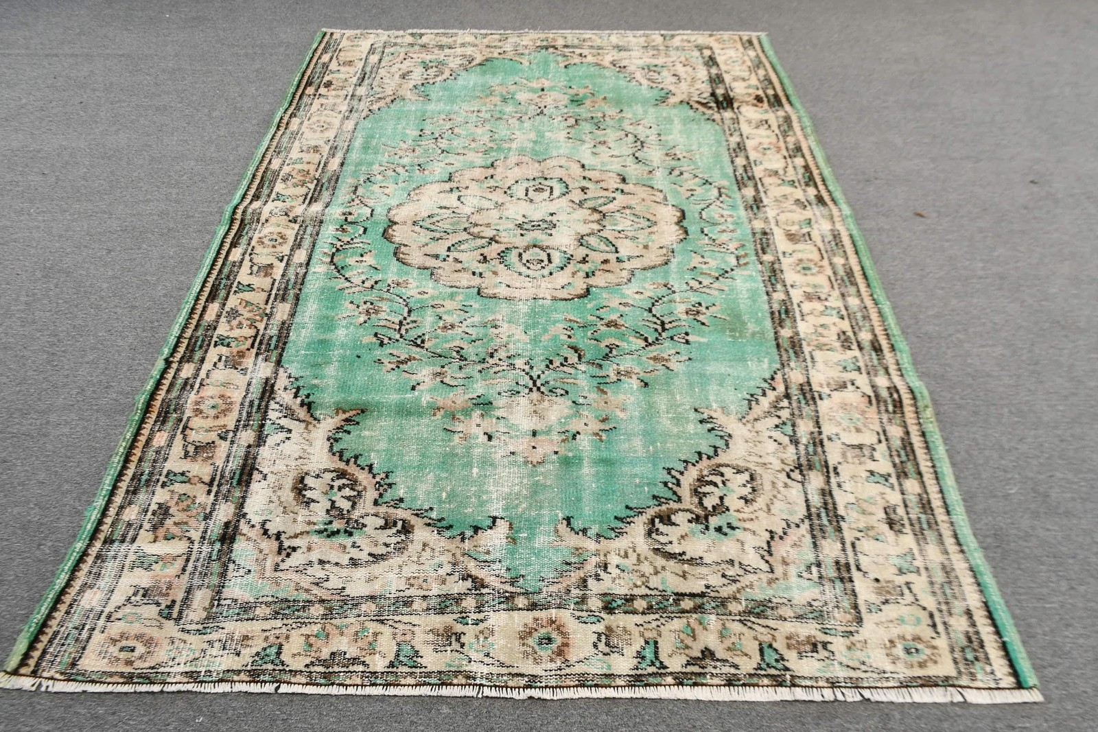 Turkish Vintage Rug 5,4×8 ft, Green Floral Rug