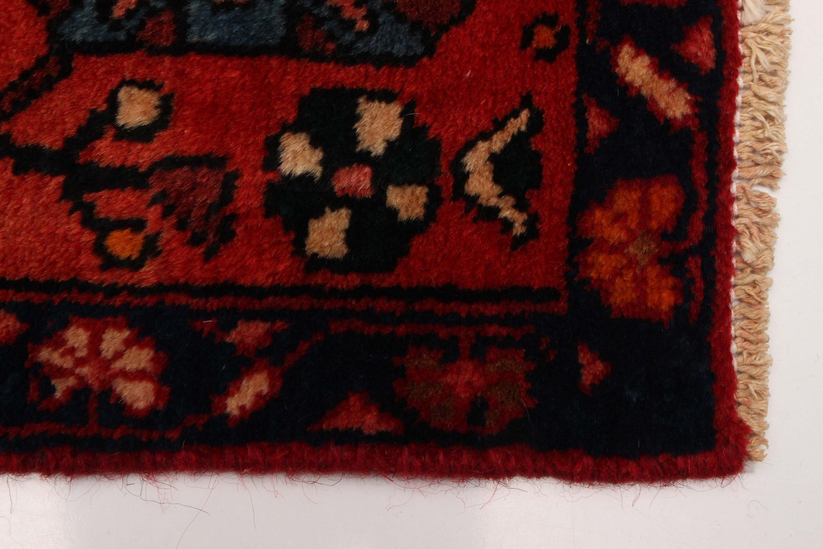 Vintage 5’2″ x 9’5″ Traditional Hand Knotted Vegetable Dye Wool Area Rug