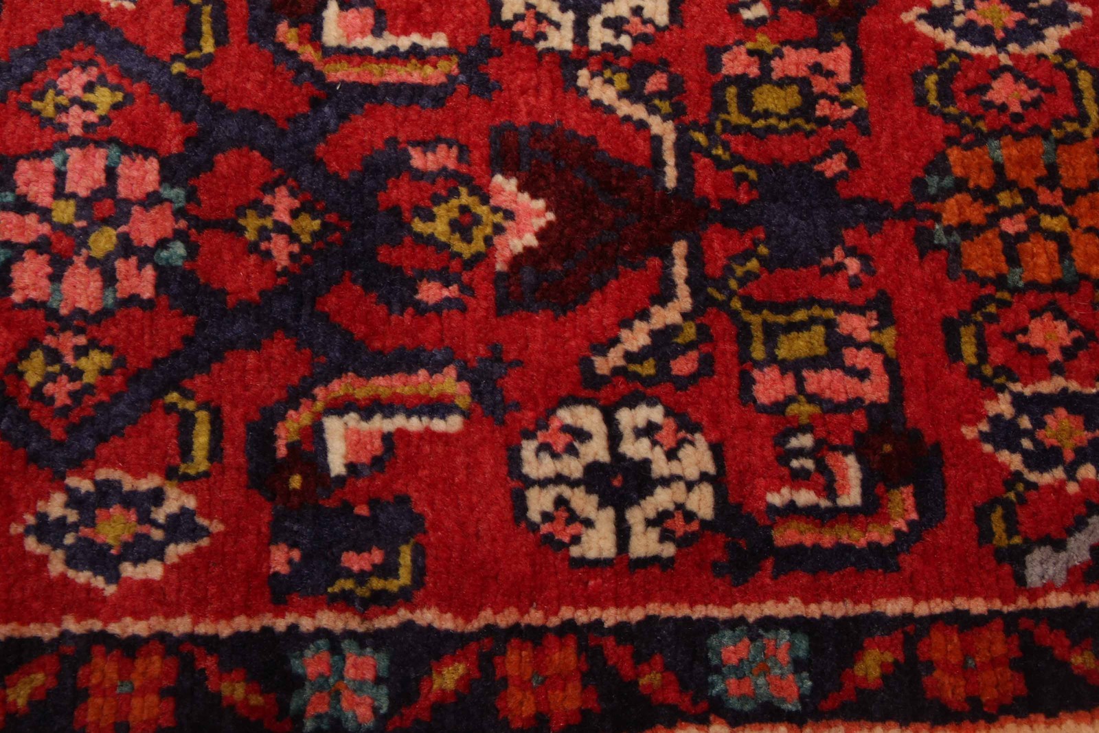 Vintage 3’7″ x 5’2″ Traditional Hand Knotted Vegetable Dye Wool Area Rug