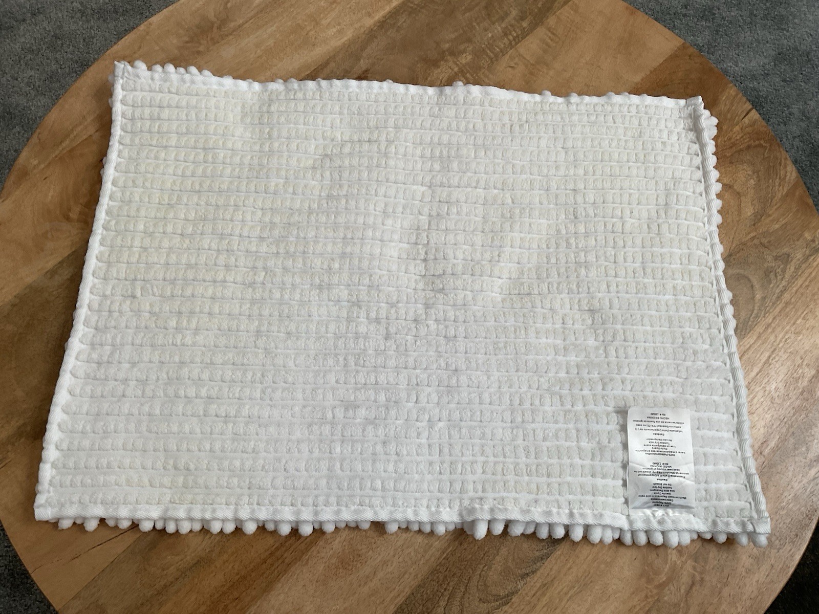 Small White Chenille Noodle Bath Rug ~ 23.5”x 17.5”~ Soft