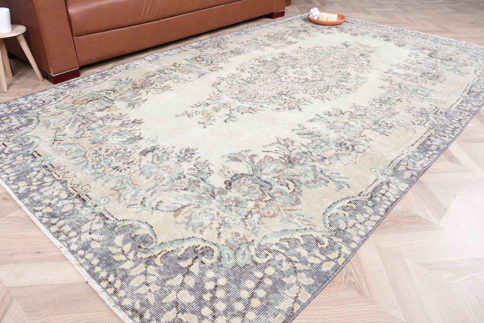 Turkish Rug 5,5×9,3 ft (168×282 cm), Gray Floral Vintage Rug
